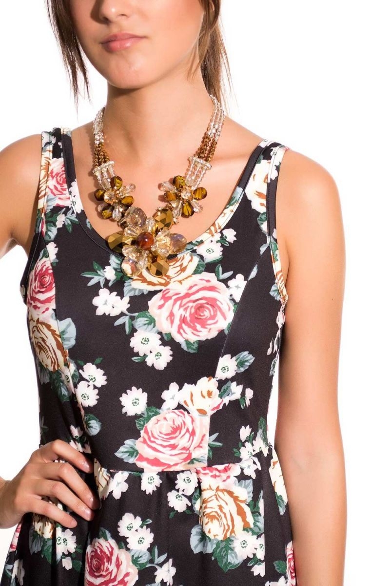 vestido skater negro con estampado de flores